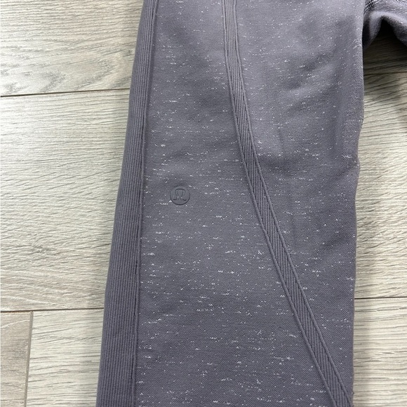 Lululemon Free To Flow Crop (17") Magnum / White - Picture 6 of 14